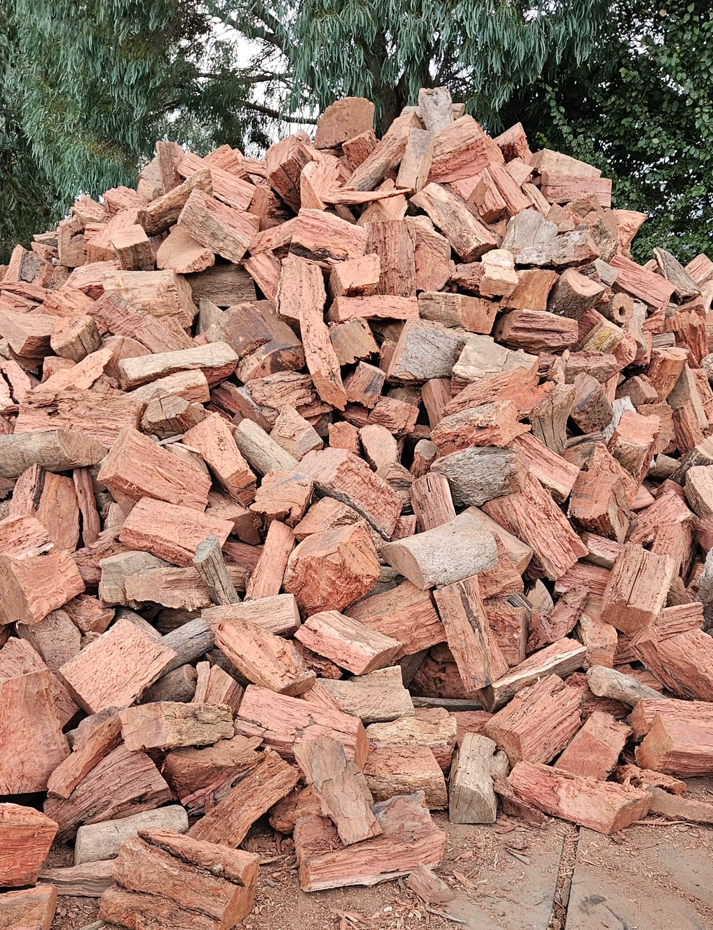 Red gum-1 Tonne/approx 2.5 metres (unstacked)