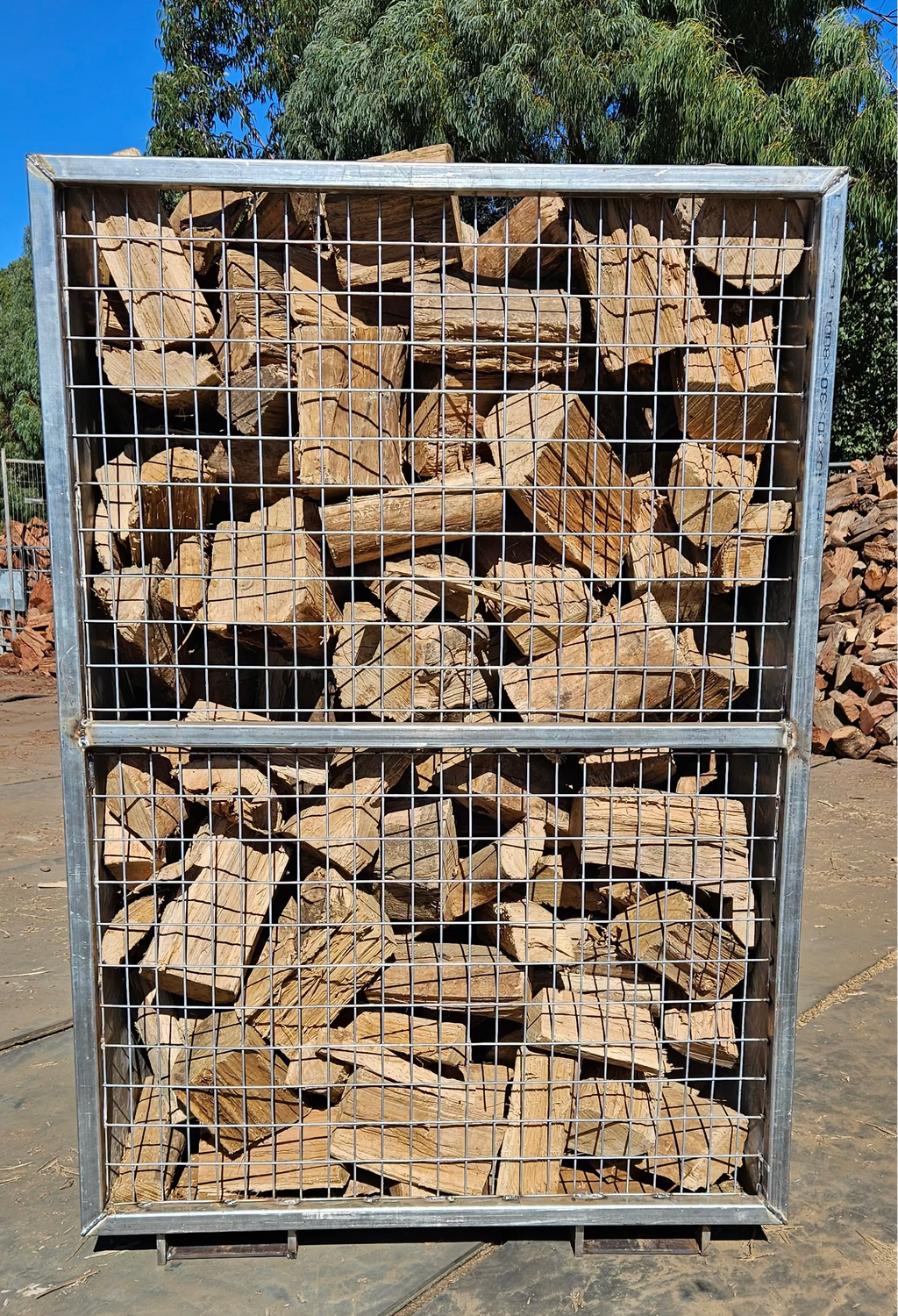 Sugar gum-1 Tonne/approx 2 metres (unstacked)
